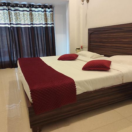 Central Hotel Khajuraho Bagian luar foto