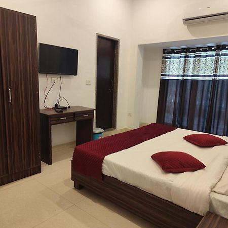 Central Hotel Khajuraho Bagian luar foto