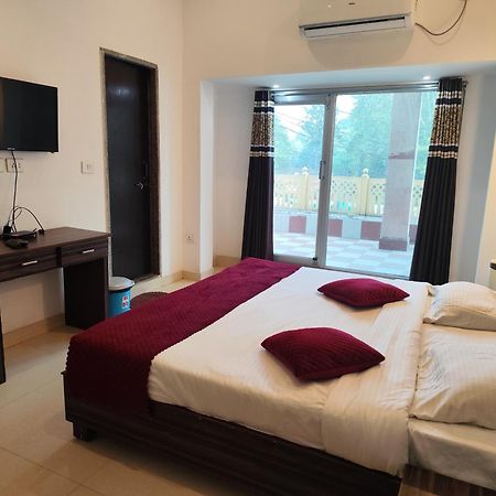Central Hotel Khajuraho Bagian luar foto