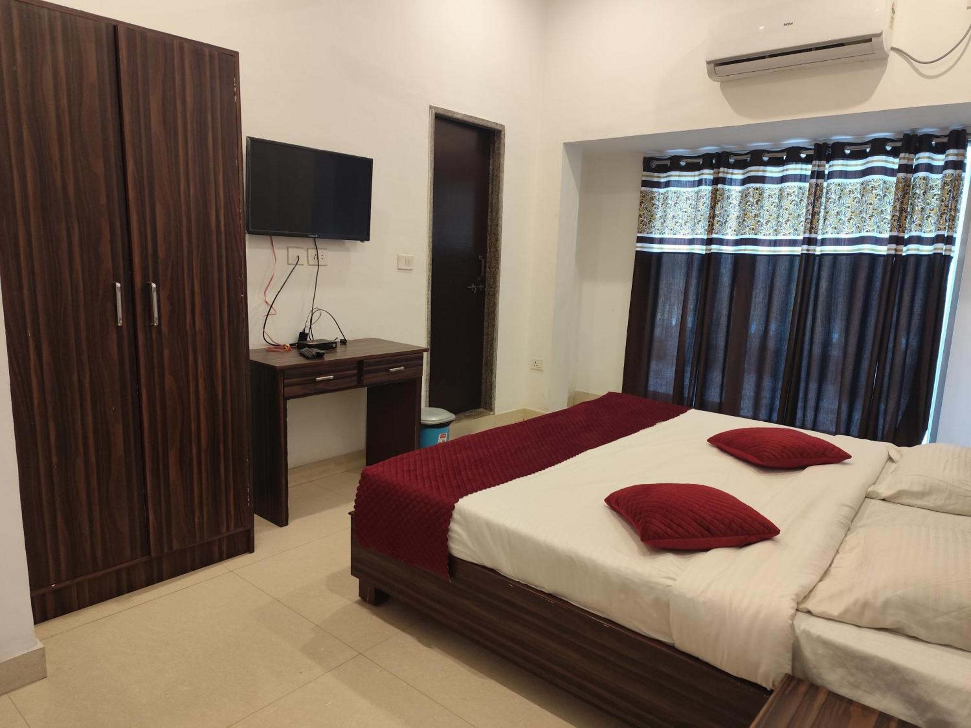 Central Hotel Khajuraho Bagian luar foto