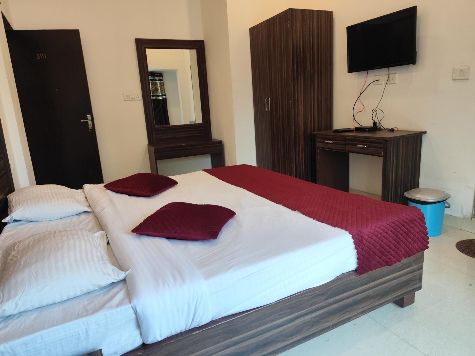 Central Hotel Khajuraho Bagian luar foto